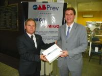 Advogado curitibano é sorteado e ganha iPad da campanha Amigo indica Amigo