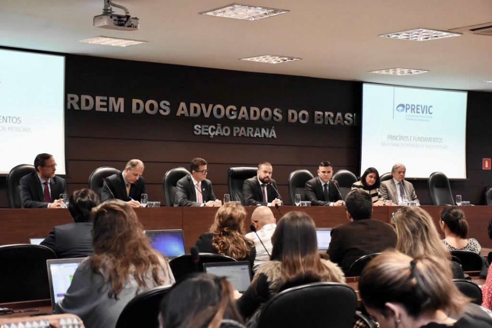 Diretor presidente da OABPrev-PR participa de debate sobre Lei Geral de Proteção de Dados